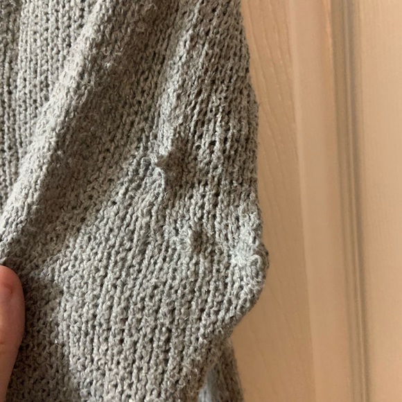 Hollister Grey Knit V Neck Sweater Size M - Picture 6 of 8